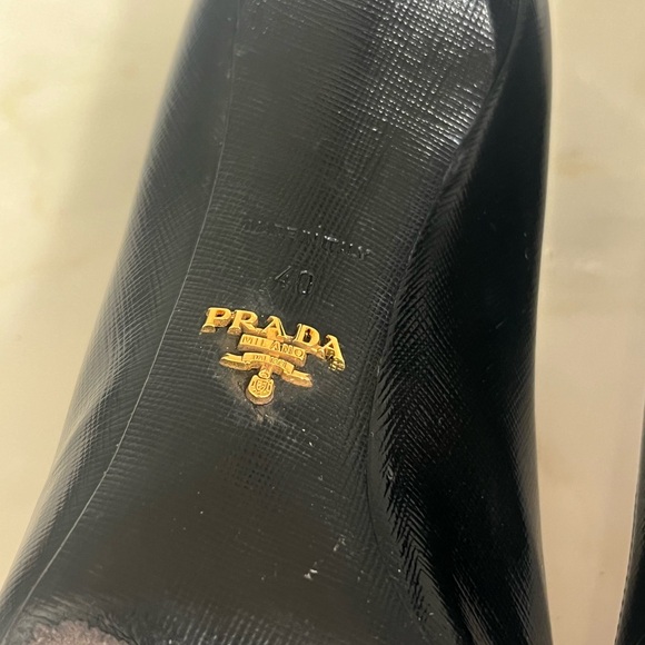 PRADA Saffiano textured patent leather pumps - Picture 6 of 7